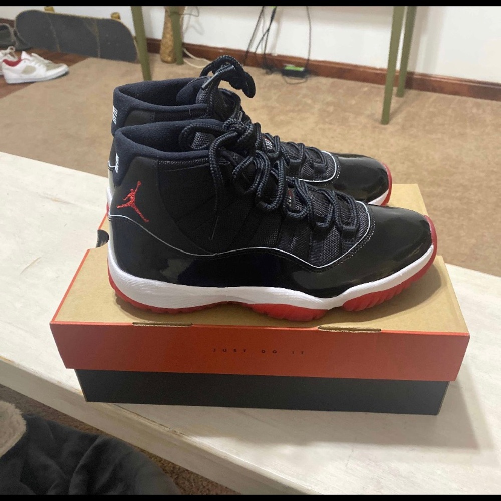 Air Jordan 11 bred size 8.5